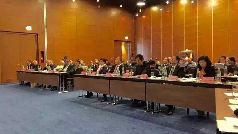 小型咨询公司的服务流程通常包括以下几个阶段：